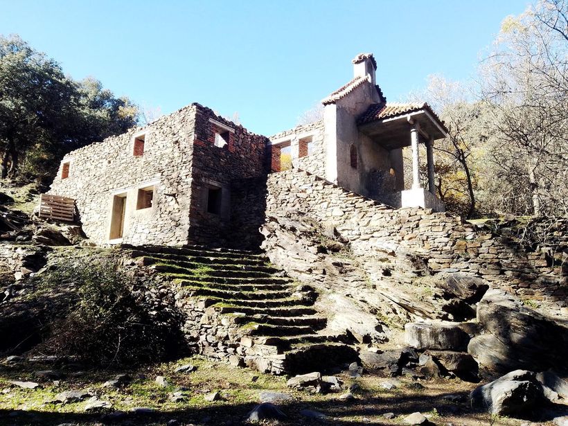 Ermita incabada de Lugros