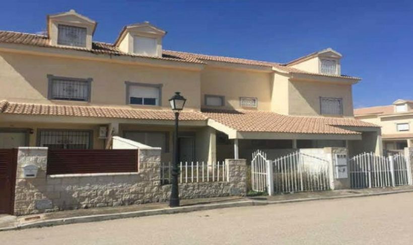 Fachada del chalet a la venta de Solvia