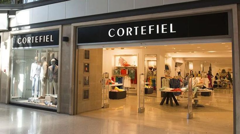 Fachada de una tienda Cortefiel