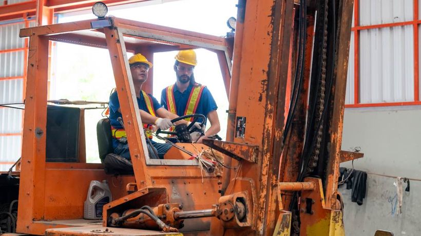 Carretilleros trabajando