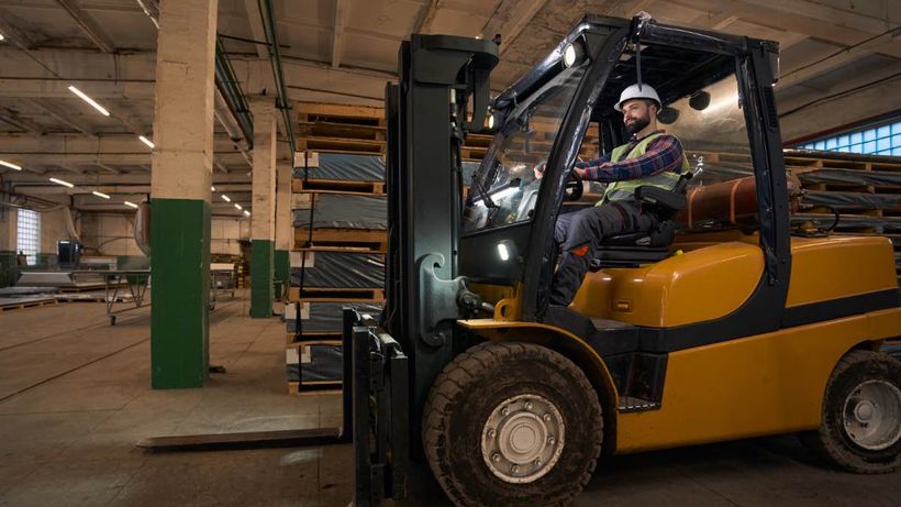 Un carretillero trabajando