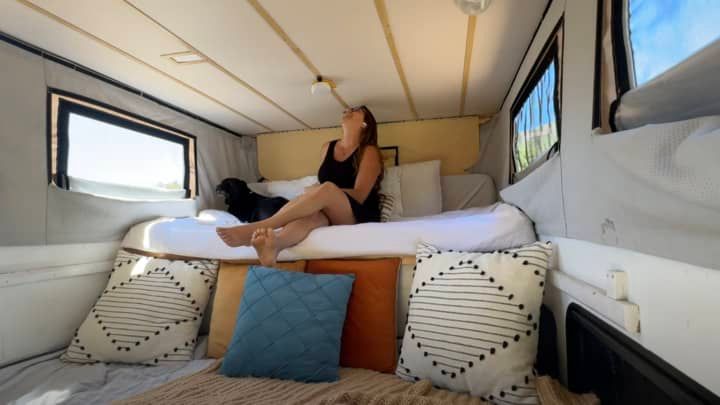  Ashley Kaye en su camioneta