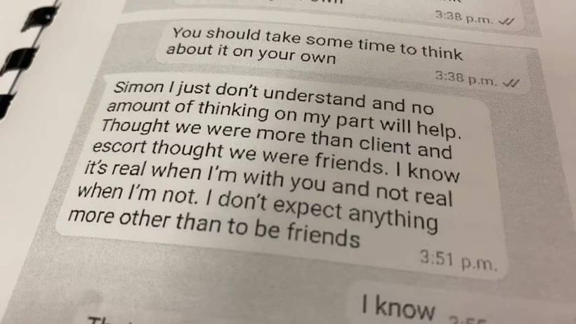 Jillian McCrone incluyó capturas de pantalla de lo que afirma son mensajes de WhatsApp entre Henry y Garstin