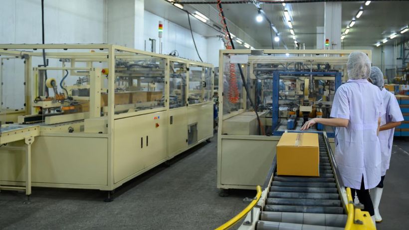 operarias en una fábrica