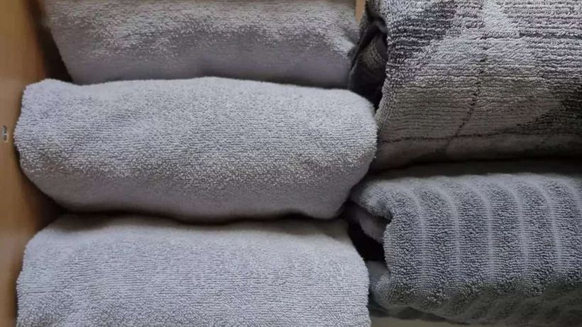 La caja con las toallas