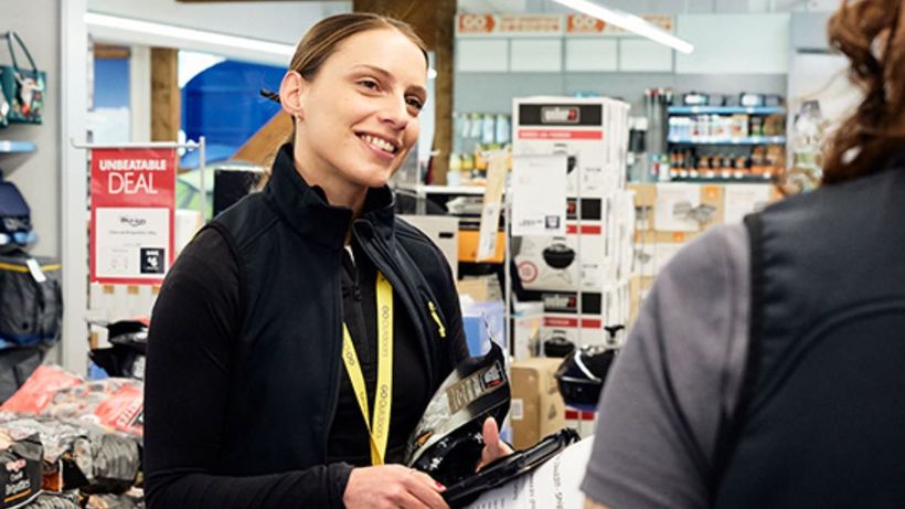 Una empleada de JD Sports