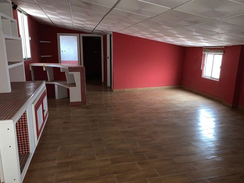 Una de las estancias de la vivienda en venta de CaixaBank | Foto: Facilitea Casa