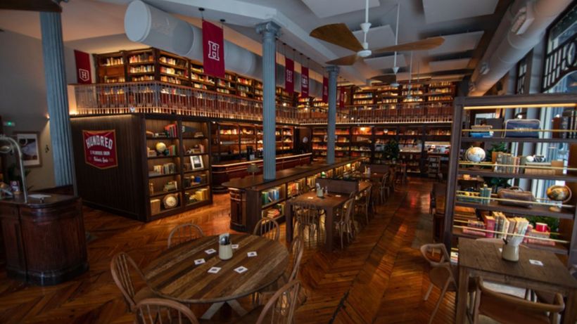 Un bar de Hundred Burgers