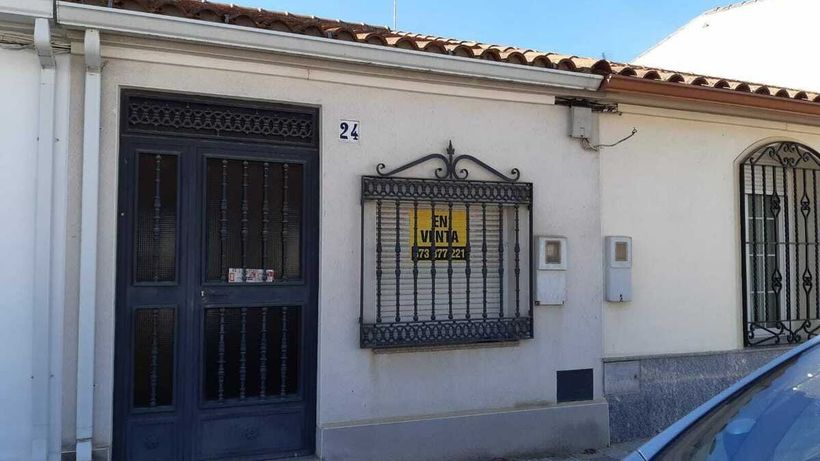 Fachada de la casa a la venta de CaixaBank