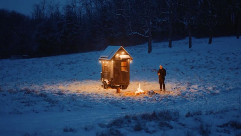 minicasa tras la tormenta de nieve