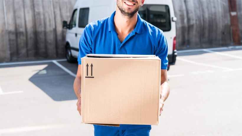 Un repartidor de paquetería