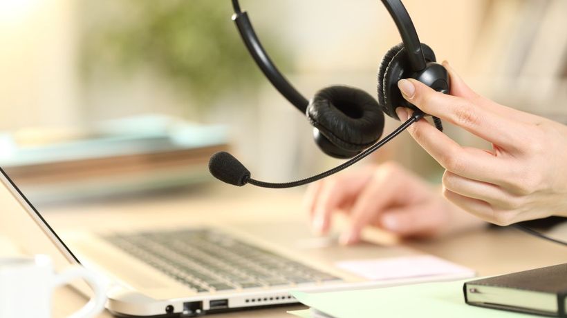 Una persona teletrabajando