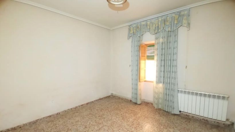 Salón del chalet de BBVA a la venta por 40.000 euros