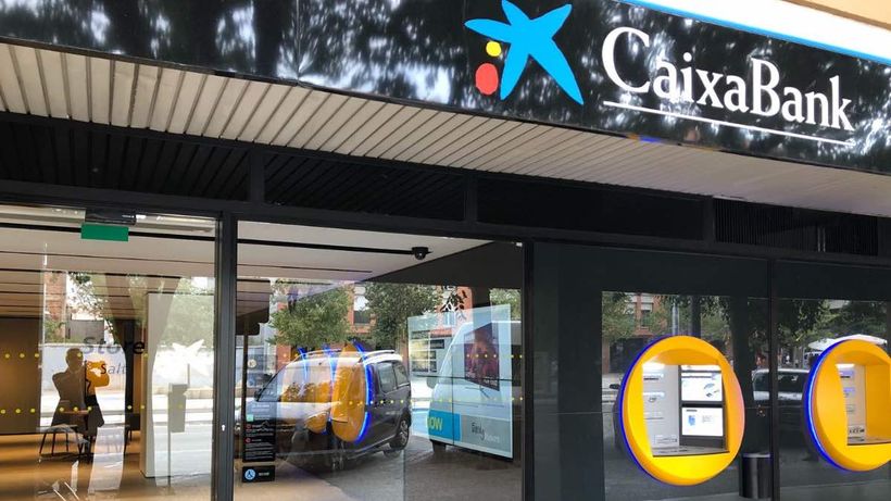 Un banco de CaixaBank