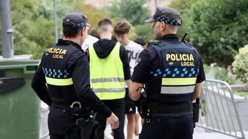 Dos agentes de la Policía Local