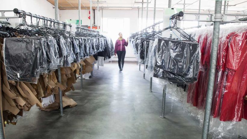 Una manipuladora textil