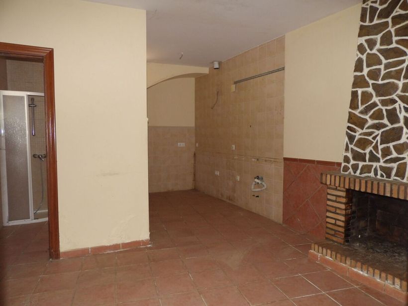Estancia con chiminea de la casa en venta de CaixaBank | Building Center