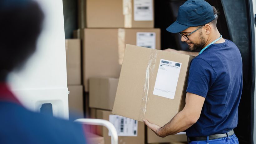 Un repartidor de paquetes