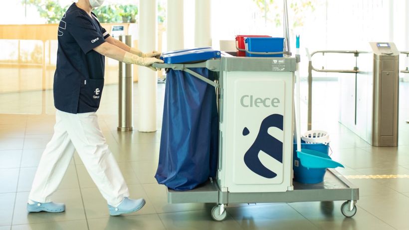 Una empleada de Clece