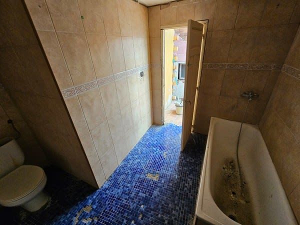 el baño del chalet en calle Alta