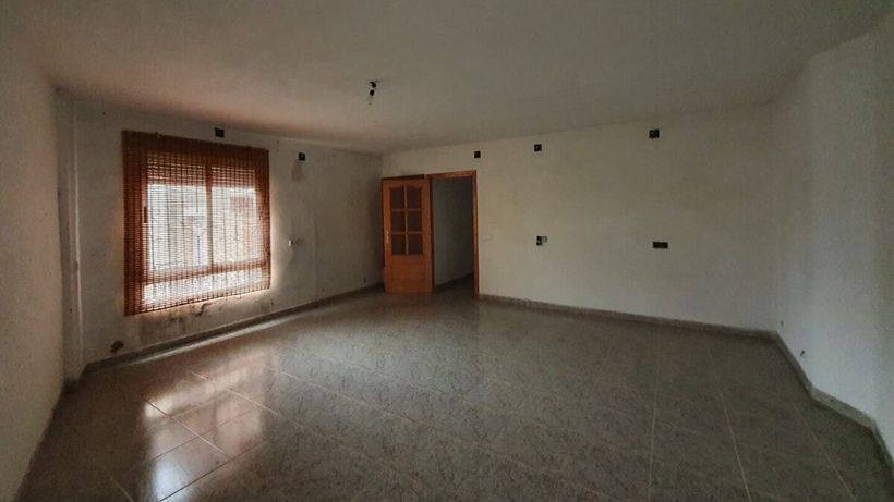 Salón de la casa a la venta de CaixaBank en Minglanilla