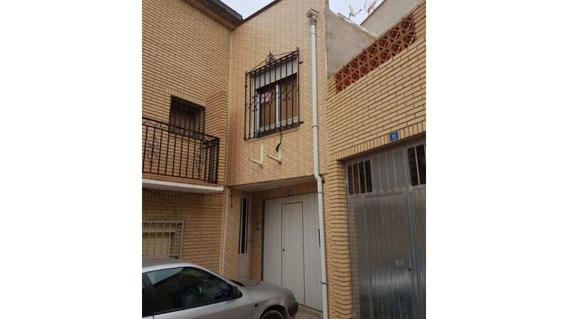 Exterior de la casa a la venta de CaixaBank en Minglanilla