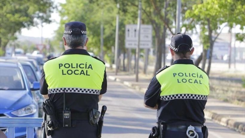 Dos policías locales