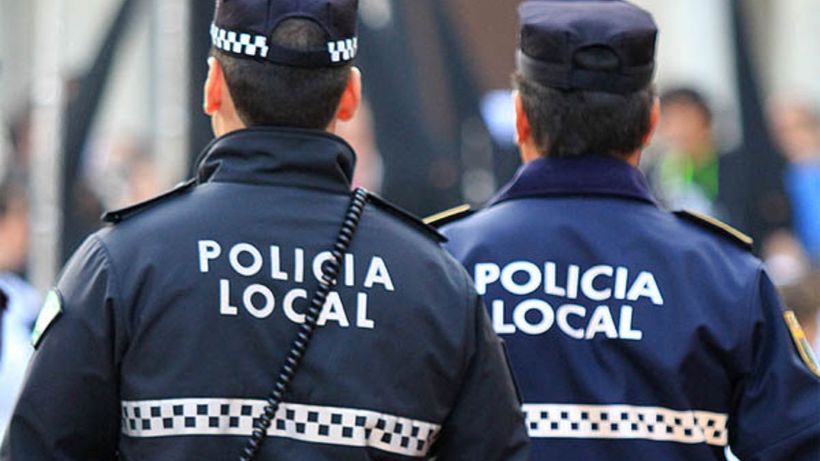 Dos policías locales