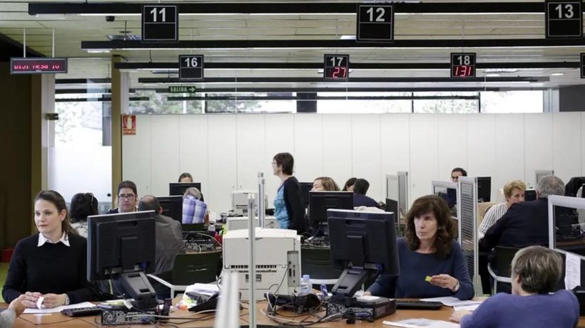 Administrativos en una oficina