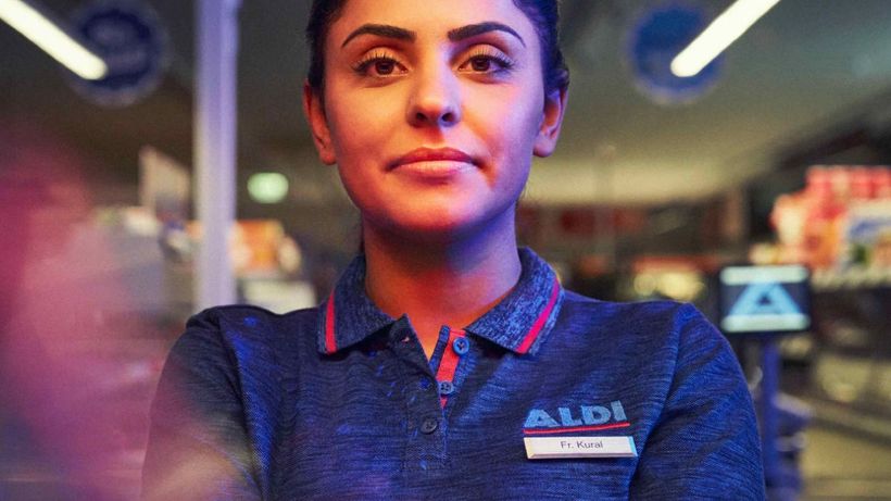 Cajera Reponedora de supermercado Aldi