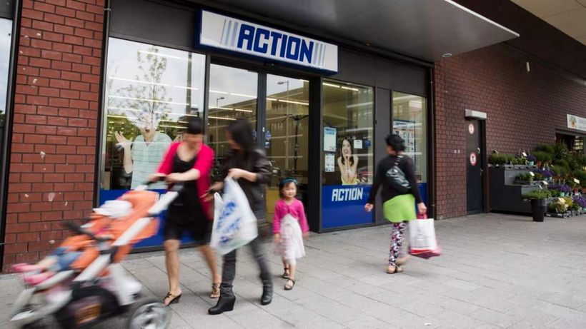 la puerta de una tienda de action