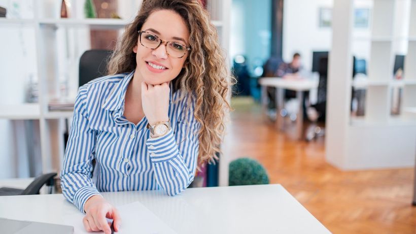 Administrativa en una oficina