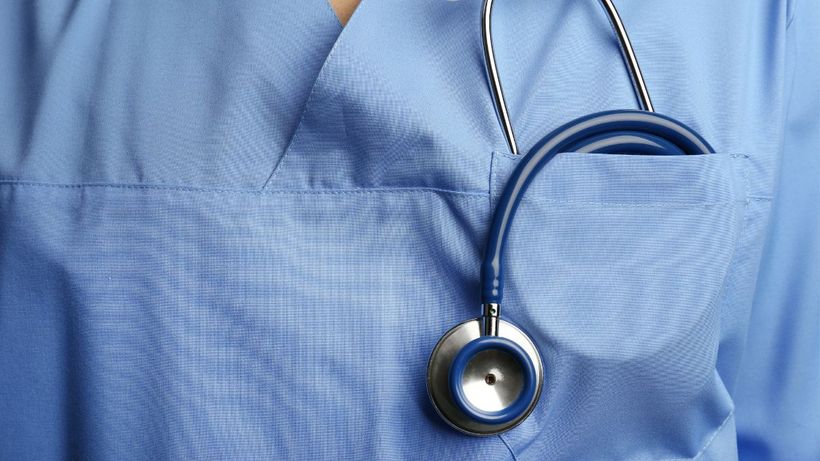 Primer plano de un médico