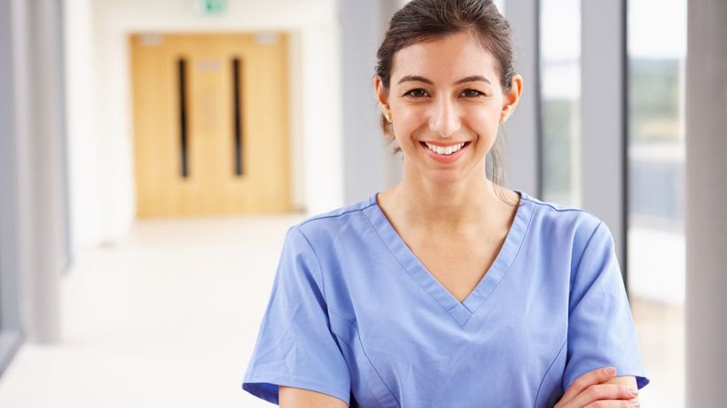 Una enfermera sonriendo