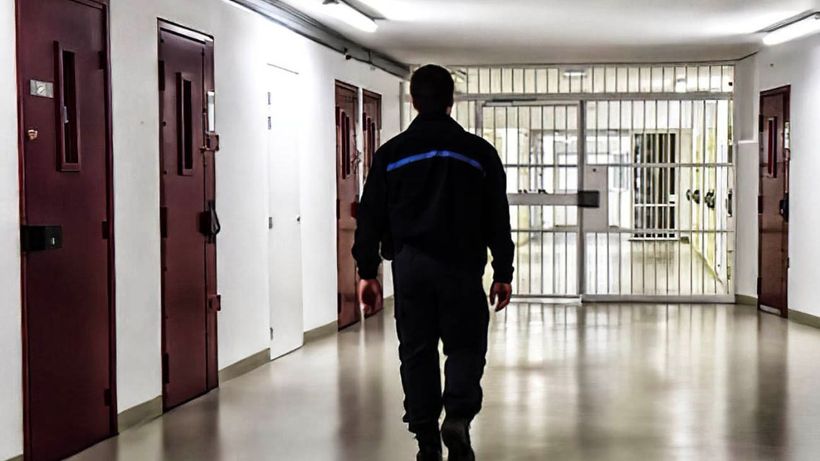 un miembro del cuerpo de instituciones penitenciarias