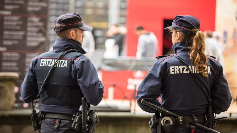 Agentes de la Ertzaintza