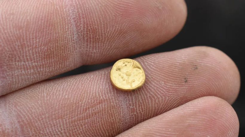 Una de las monedas encontradas en el asentamiento de Bohemia