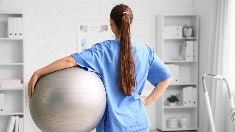 Fisioterapeuta en consulta