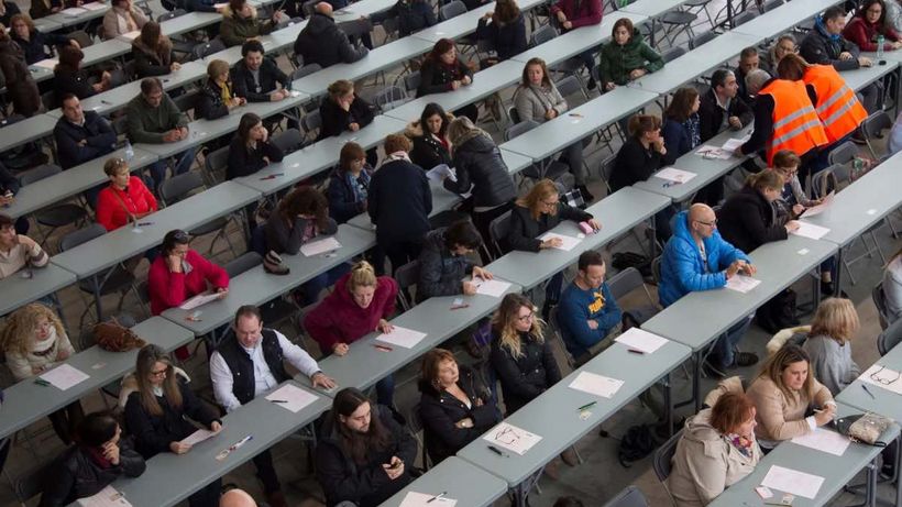 Opositores en un examen