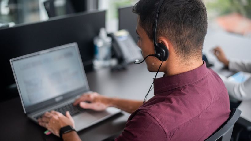 Teleoperador en oficina