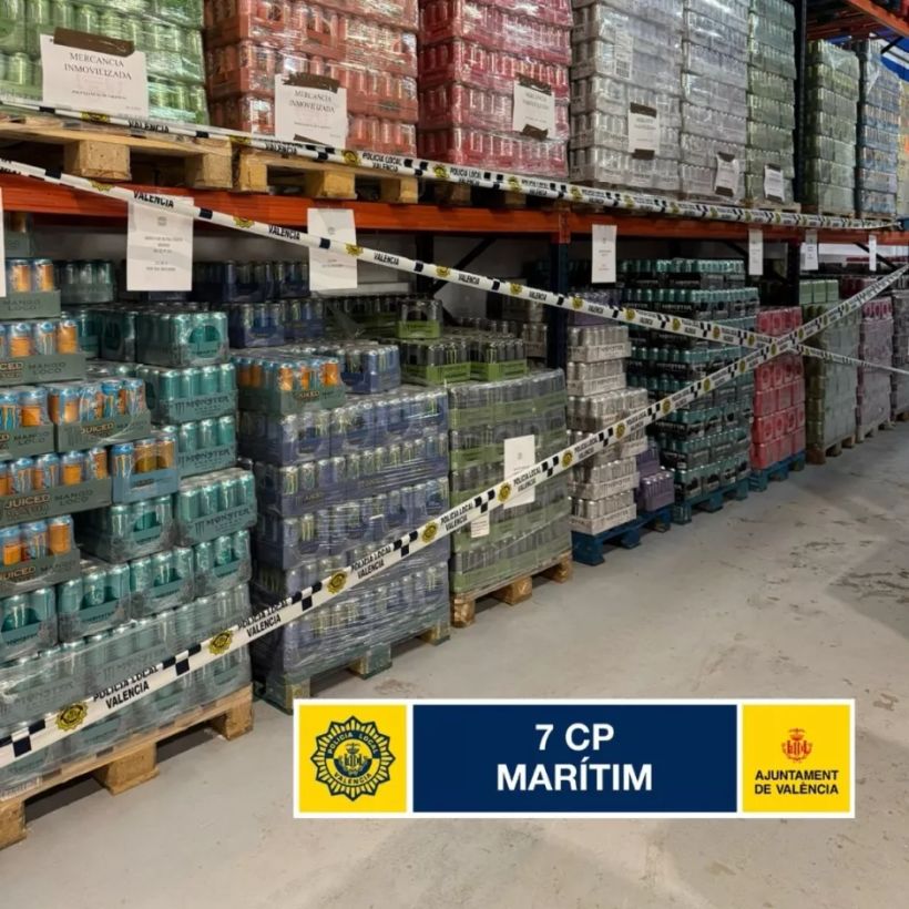 lotes de productos precintados en el almacén