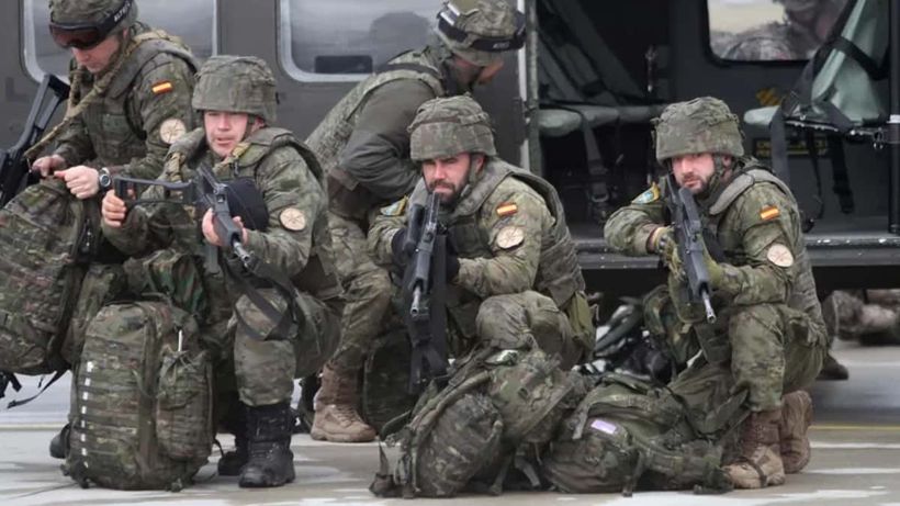 Varios militares españoles