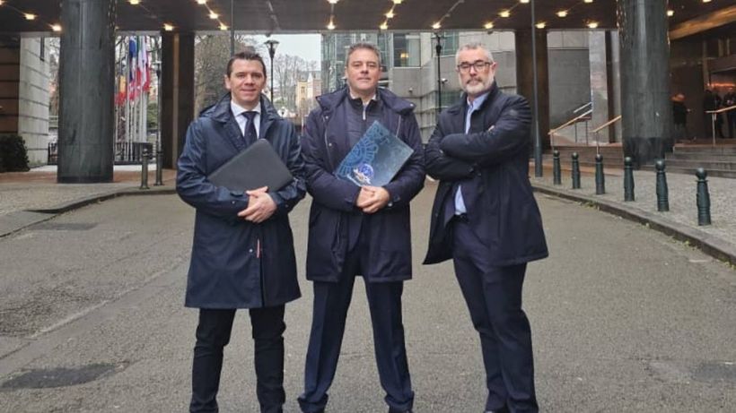 representantes de JUPOL y JUCIL en el Parlamento Europeo