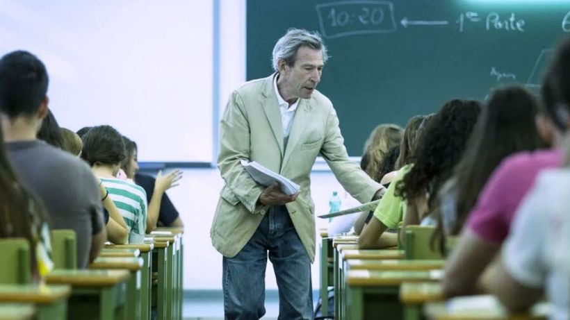 Un profesor dando clases