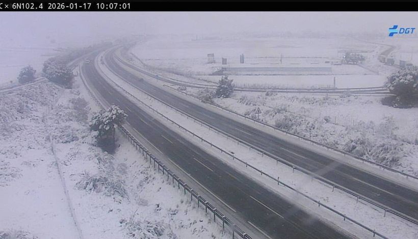 Imagen de una carretera nevada publicada por la DGT