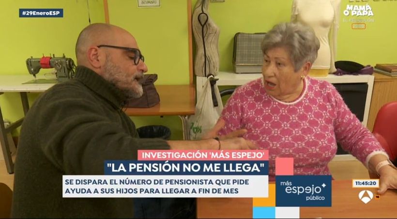 María contándole su experiencia al reportero. 'Espejo Público', Antena 3.