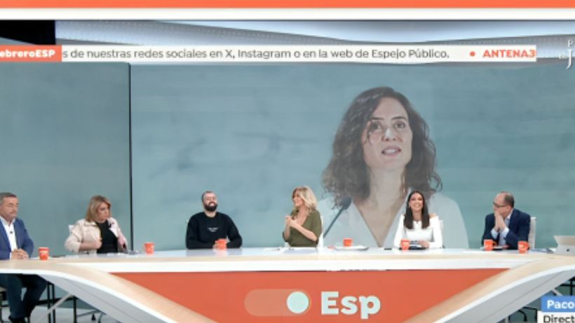 Julian, en plató junto a los demás tertulianos. ('Espejo Público').