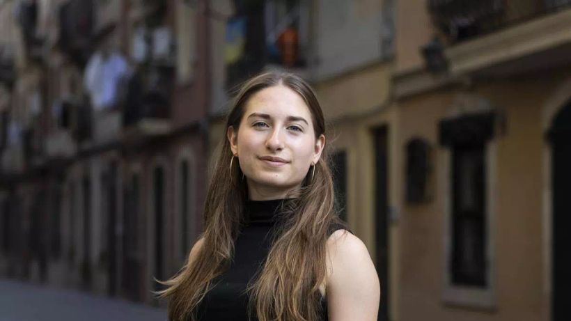 La joven en una calle de Barcelona ('El Periódico').