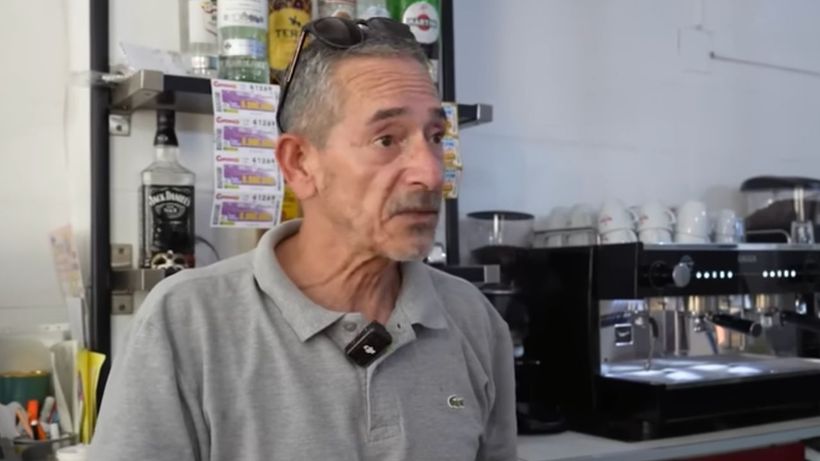 El hombre, durante su entrevista con Eric Ponce.