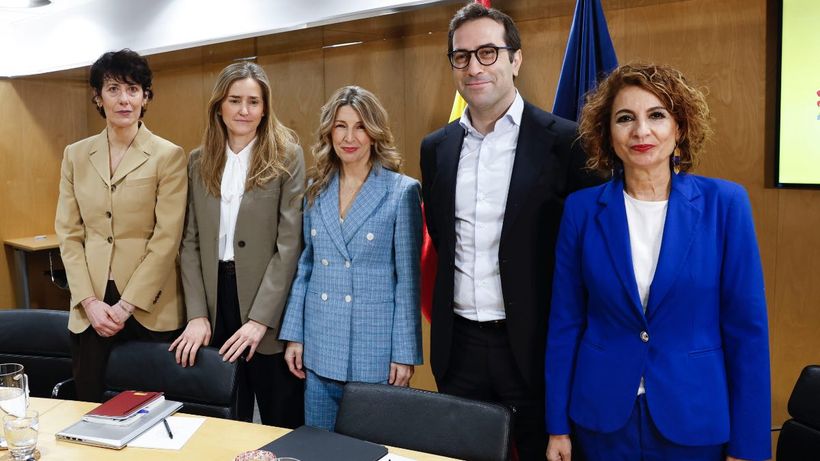 Miembros del Gobierno tras la reunión de este jueves con los agentes sociales